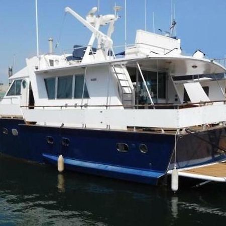 Your Own Private Yacht Hotel Sant Adria de Besos Buitenkant foto