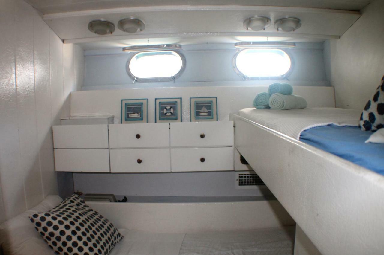 Your Own Private Yacht Hotel Sant Adria de Besos Buitenkant foto