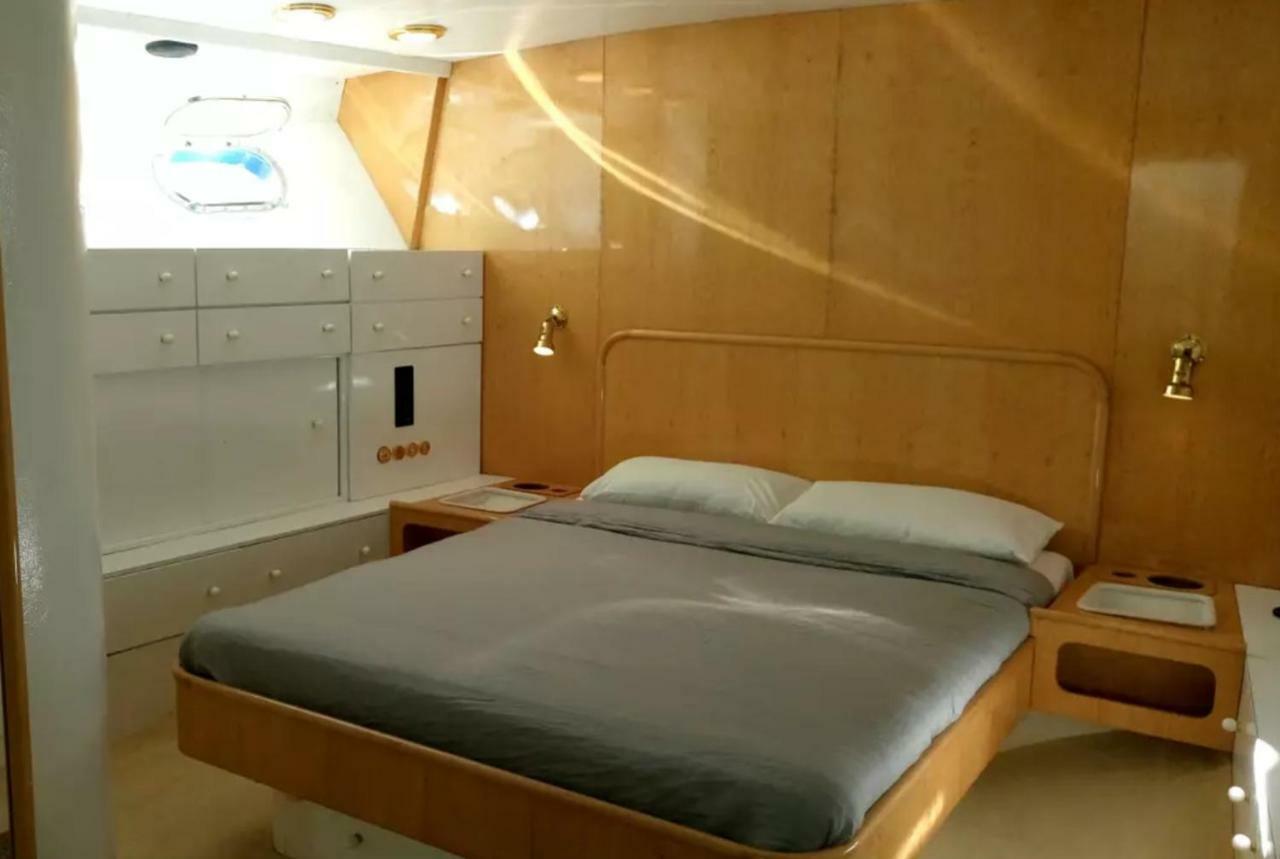 Your Own Private Yacht Hotel Sant Adria de Besos Buitenkant foto