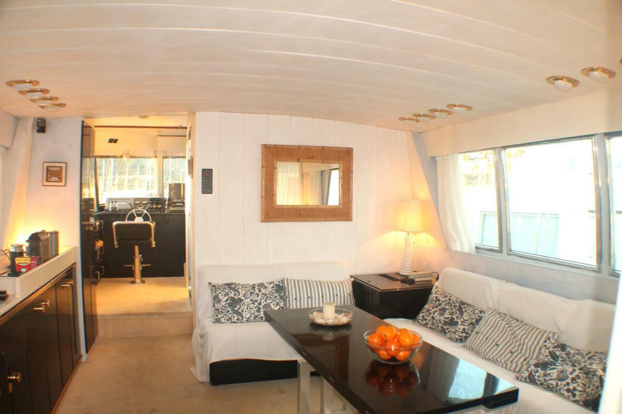Your Own Private Yacht Hotel Sant Adria de Besos Buitenkant foto