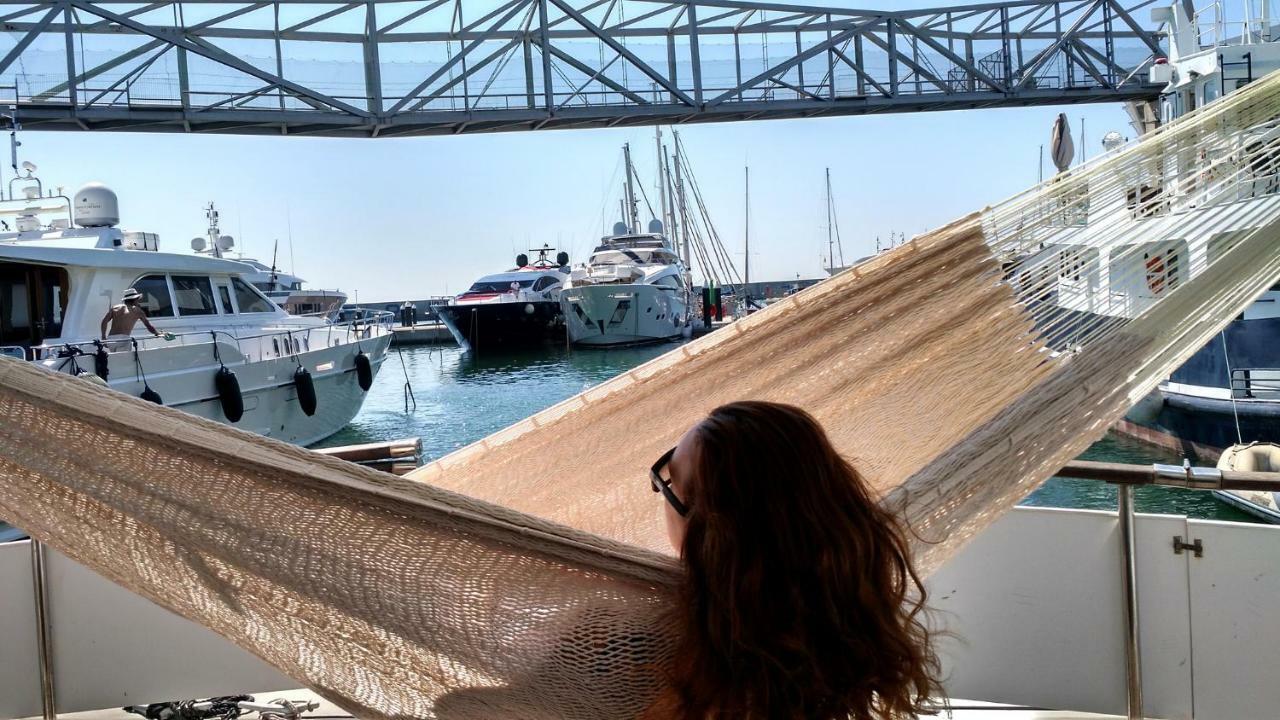 Your Own Private Yacht Hotel Sant Adria de Besos Buitenkant foto