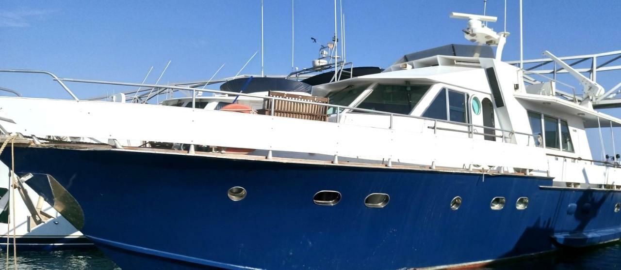 Your Own Private Yacht Hotel Sant Adria de Besos Buitenkant foto