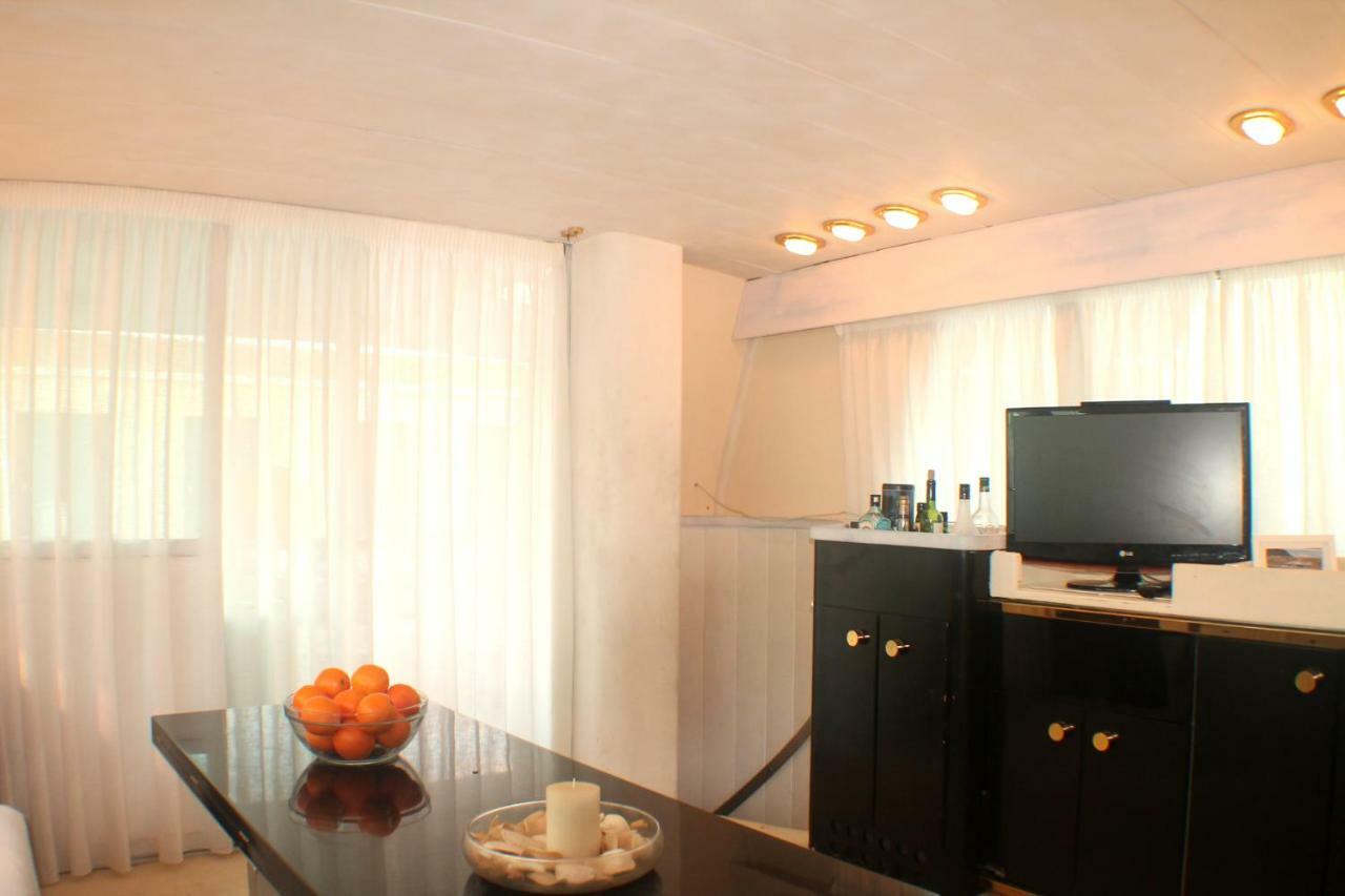 Your Own Private Yacht Hotel Sant Adria de Besos Buitenkant foto