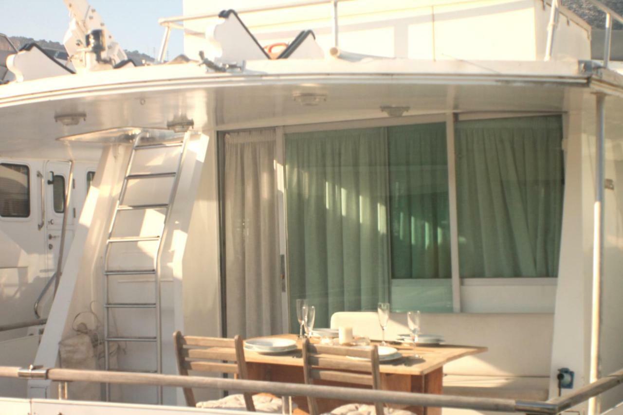 Your Own Private Yacht Hotel Sant Adria de Besos Buitenkant foto
